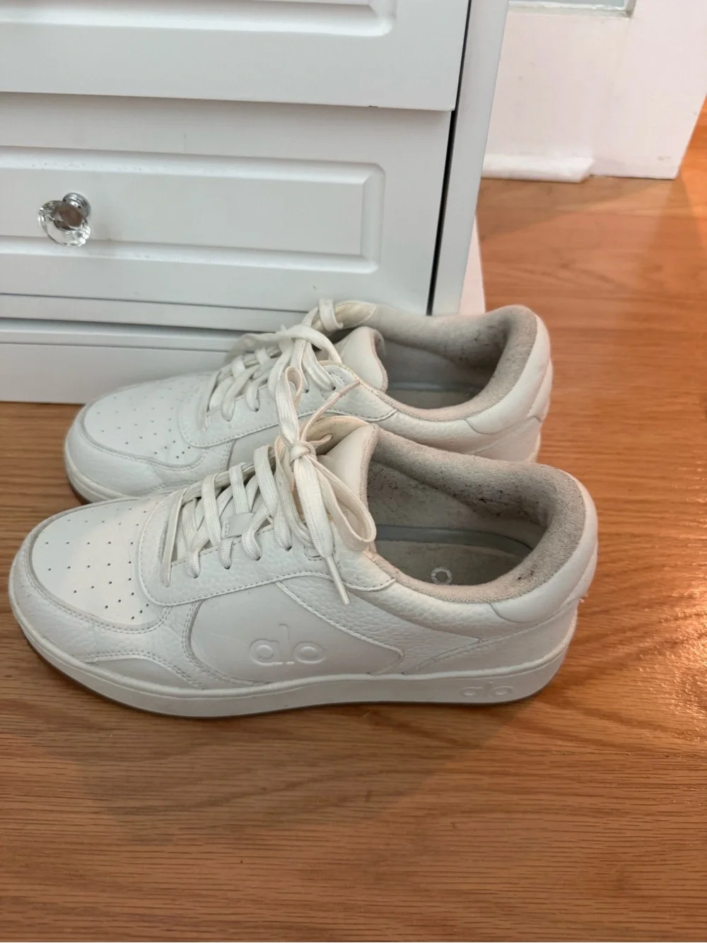 ALO Yoga White recovery Leather Low-Top Sneakers